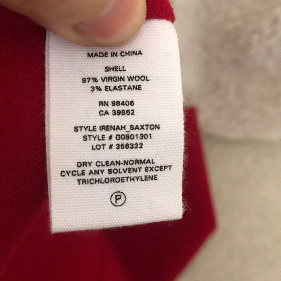 Theory red skirt. 97% virgin wool 3% elastic. - Picture 5 of 5